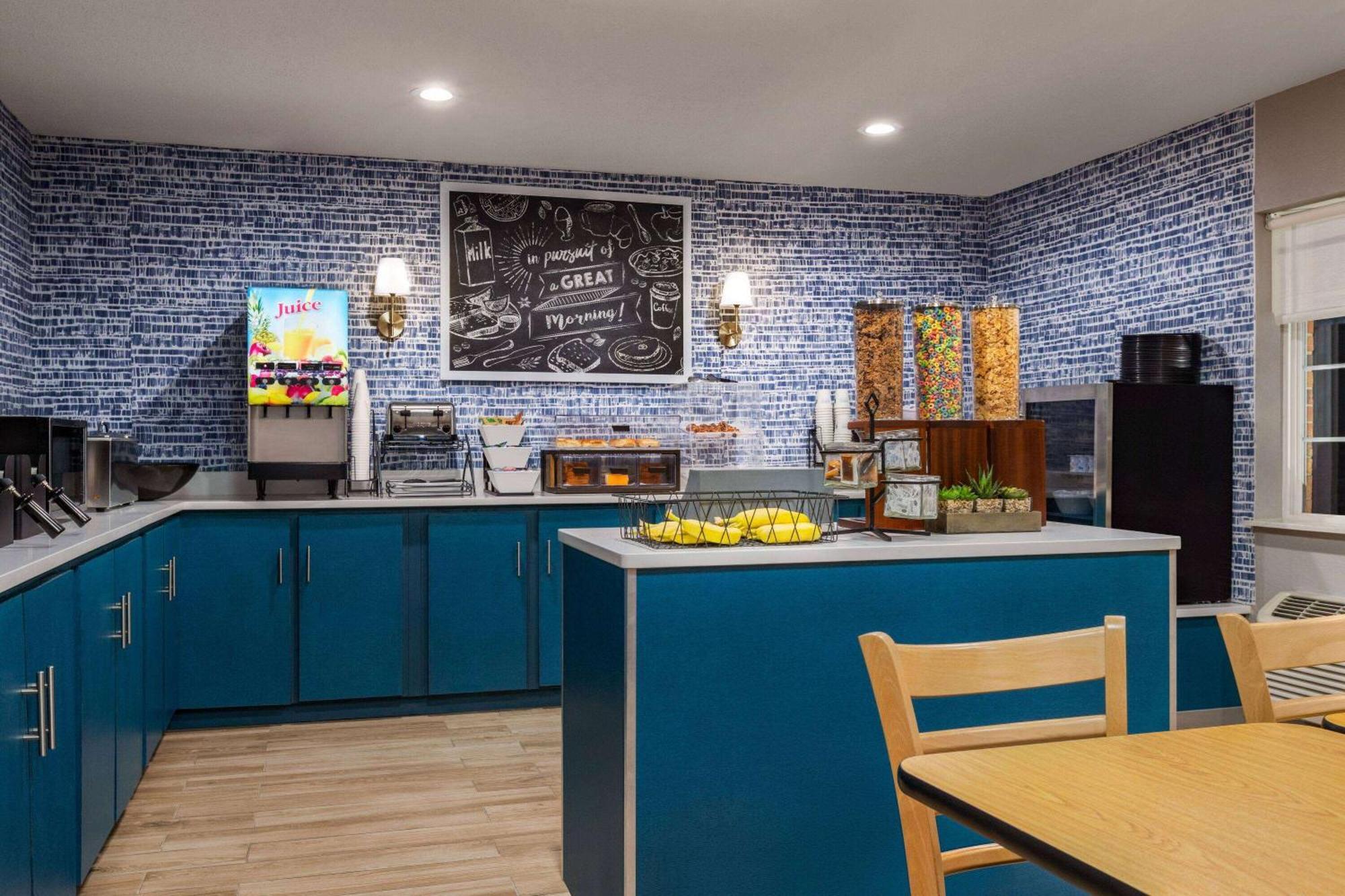 Americinn By Wyndham Williamsburg ภายนอก รูปภาพ