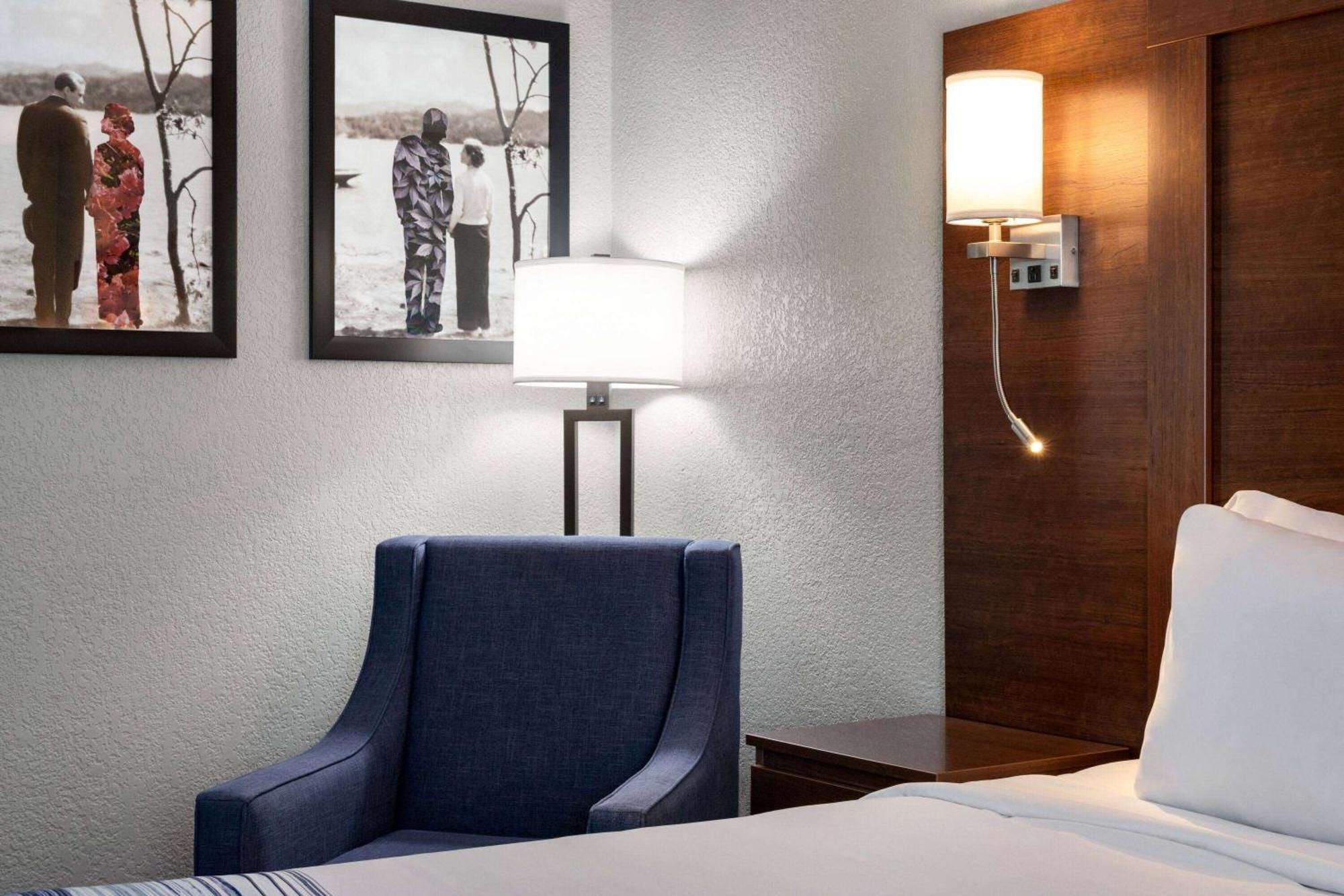 Americinn By Wyndham Williamsburg ภายนอก รูปภาพ