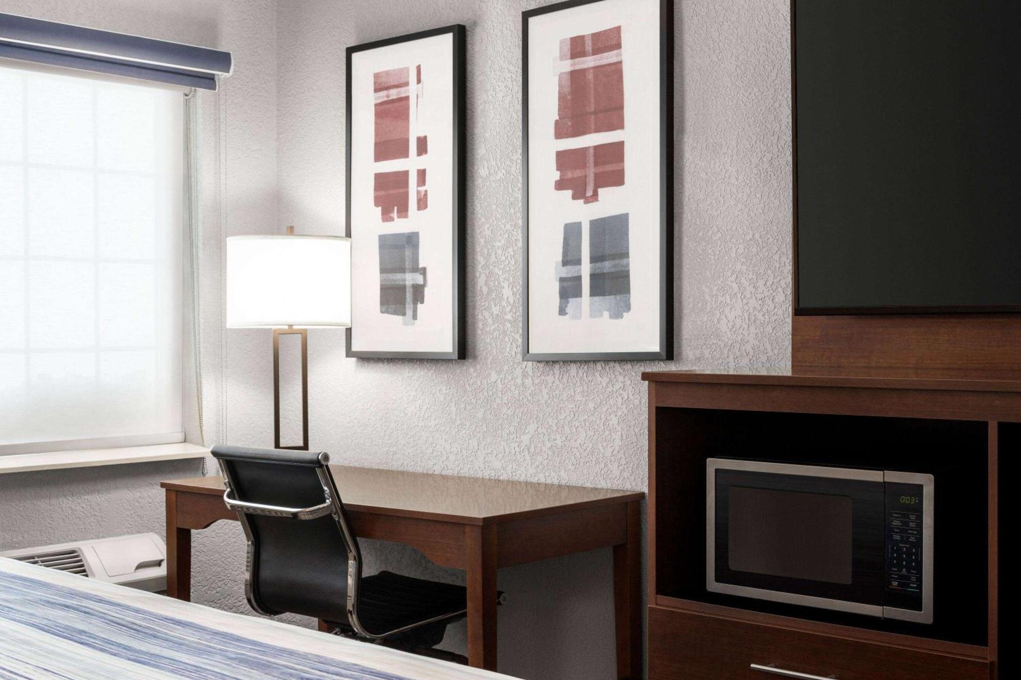 Americinn By Wyndham Williamsburg ภายนอก รูปภาพ