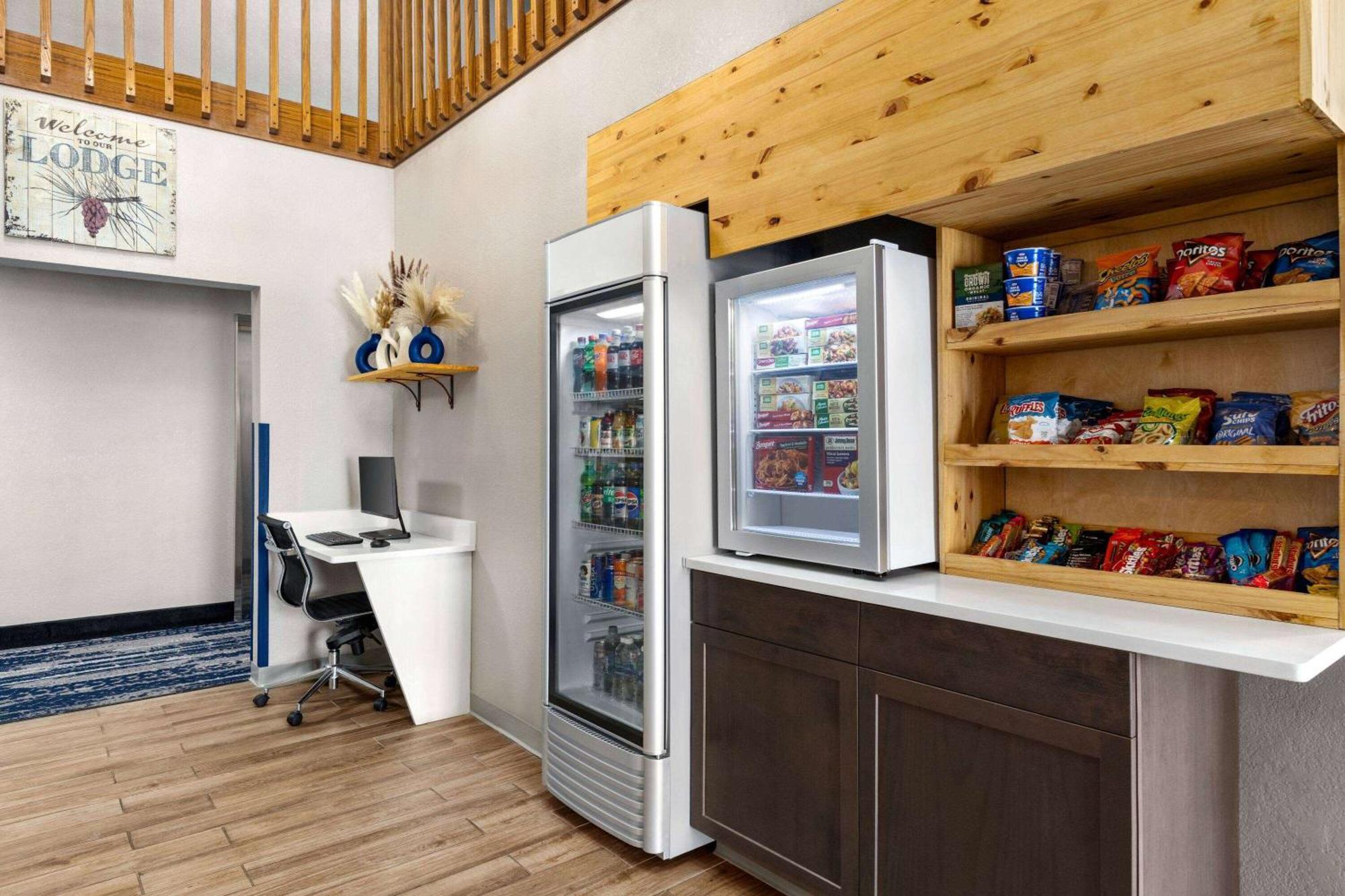 Americinn By Wyndham Williamsburg ภายนอก รูปภาพ